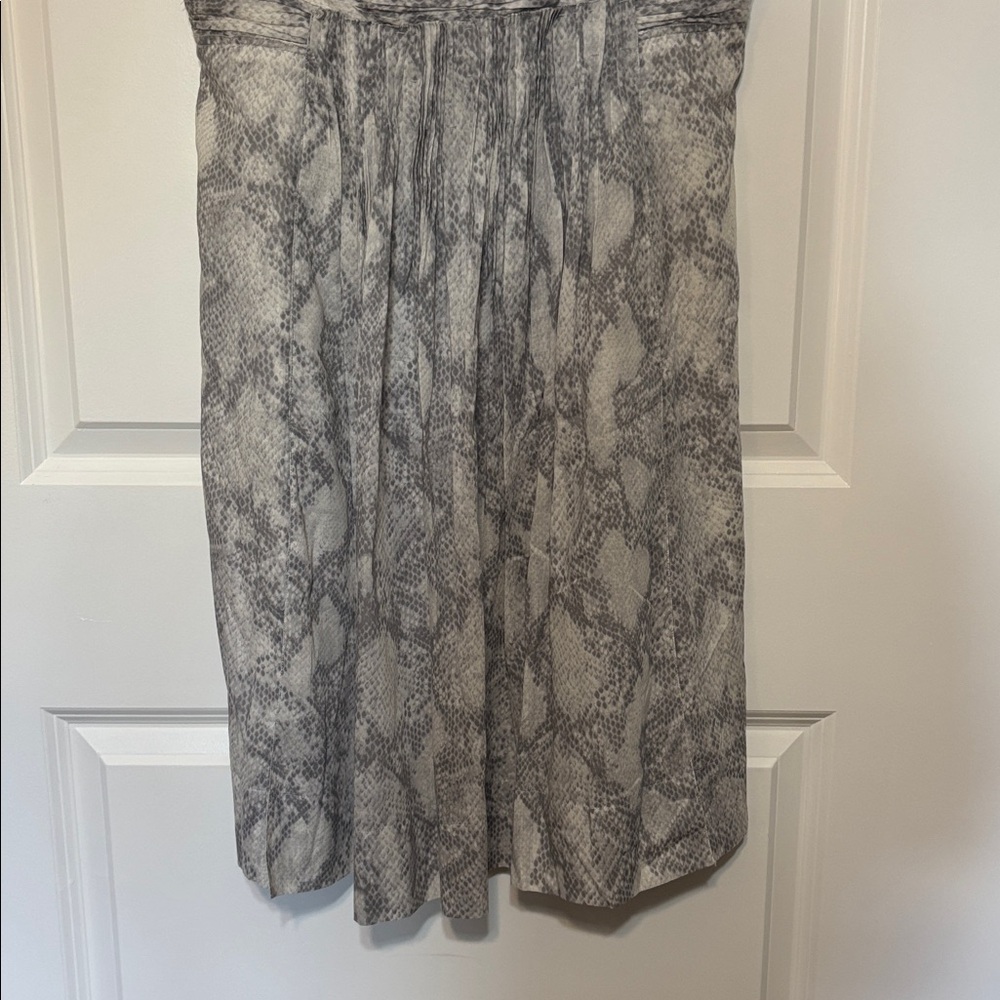 Elie Tahari Leanne Gray Snake Print Pleated Dress - Size 10 - Picture 4 of 14